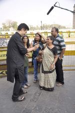 Karan Johar turns photographer for Colors new show in Gateway Of India on 5th Feb 2014 (1)_52f3be2aa96a5.JPG