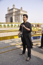 Karan Johar turns photographer for Colors new show in Gateway Of India on 5th Feb 2014 (26)_52f3be344a7c7.JPG