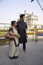 Karan Johar turns photographer for Colors new show in Gateway Of India on 5th Feb 2014 (41)_52f3be39710d5.JPG