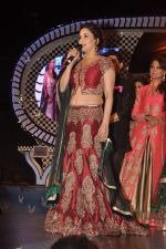 Madhuri Dixit at Manish malhotra show for save n empower the girl child cause by lilavati hospital in Mumbai on 5th Feb 2014(289)_52f3c56836afc.JPG