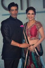 Madhuri Dixit at Manish malhotra show for save n empower the girl child cause by lilavati hospital in Mumbai on 5th Feb 2014(383)_52f3c579280b7.JPG