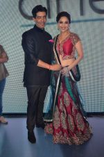Madhuri Dixit at Manish malhotra show for save n empower the girl child cause by lilavati hospital in Mumbai on 5th Feb 2014(385)_52f3c56900ab5.JPG