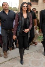 Parineeti Chopra grooved on the songs of Hasee Toh Phasee with students in a School, Noida on 5th Feb 2014 (17)_52f3bdd5bda42.JPG
