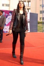 Parineeti Chopra grooved on the songs of Hasee Toh Phasee with students in a School, Noida on 5th Feb 2014 (4)_52f3bdd153f1b.JPG