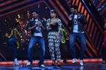 Priyanka Chopra, Arjun Kapoor, Ranveer Singh at gunday promotions on the sets of Boogie Woogie in Malad, Mumbai on 6th Feb 2014 (65)_52f3d9e8b7af2.JPG