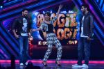 Priyanka Chopra, Arjun Kapoor, Ranveer Singh at gunday promotions on the sets of Boogie Woogie in Malad, Mumbai on 6th Feb 2014 (78)_52f3d98ed24ac.JPG