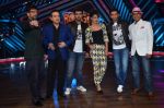 Priyanka Chopra, Arjun Kapoor, Ranveer Singh, Javed Jaffrey, Ravi Behl, Naved Jaffrey at gunday promotions on the sets of Boogie Woogie in Malad, Mumbai on 6th Feb 2014 (97 (100)_52f3d90931169.JPG