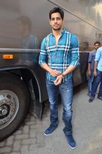 Sidharth Malhotra at Hasee Toh Phasee promotions in mehboob, Mumbai on 6th Feb 2014 (24)_52f3d8e302089.JPG