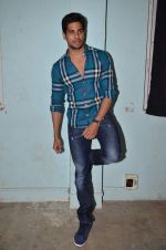 Sidharth Malhotra at Hasee Toh Phasee promotions in mehboob, Mumbai on 6th Feb 2014 (28)_52f3d8e8bf6b5.JPG