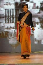 at Manish malhotra show for save n empower the girl child cause by lilavati hospital in Mumbai on 5th Feb 2014(193)_52f3c2dd5242d.JPG