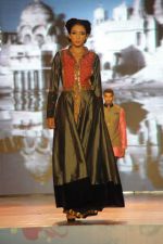 at Manish malhotra show for save n empower the girl child cause by lilavati hospital in Mumbai on 5th Feb 2014(244)_52f3c2ed37637.JPG