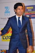 Farhan Akhtar at Zee Awards red carpet in Filmcity, Mumbai on 8th Feb 2014 (313)_52f77bd5cd78d.JPG