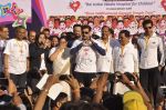 Salman Khan, Dino Morea at First edition of little hearts marathon in Mumbai on 8th Feb 2014 (7)_52f778a9c04cf.JPG