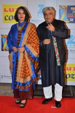 Shabana Azmi, Javed Akhtar at Zee Awards red carpet in Filmcity, Mumbai on 8th Feb 2014 (143)_52f77d3686c4d.JPG