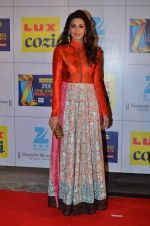 Sonali Bendre at Zee Awards red carpet in Filmcity, Mumbai on 8th Feb 2014 (160)_52f77de31f650.JPG