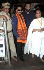 Salman Khan visit Siddhivinayak in Mumbai on 9th Feb 2014 (10)_52f871354b7bc.JPG
