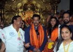 Salman Khan, Daisy Shah visit Siddhivinayak in Mumbai on 9th Feb 2014 (2)_52f87163bbfd1.JPG