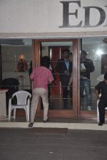Arjun Kapoor snapped leaving Karan Johar_s house in Bandra, Mumbai on 10th Feb 2014 (21)_52f9b3da62433.JPG
