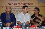 Aamir Khan at the launch of Sagar Movietone in Khar Gymkhana, Mumbai on 11th Feb 2014 (134)_52fb1d978a3ea.JPG