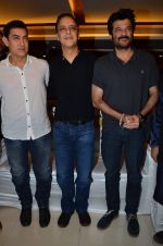 Aamir Khan, Vidhu Vinod Chopra, Anil Kapoor at the launch of Sagar Movietone in Khar Gymkhana, Mumbai on 11th Feb 2014 (60)_52fb1d5183e1b.JPG