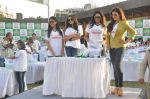 Raveena Tandon, madhoo Shah, Sakshi Tanwar, Rituparna Sengupta at Ariel world record attempt in Andheri Sports Complex, Mumbai on 11th Feb 2014 (81)_52fb1744a8995.JPG