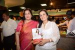 Anuradha Paudwal at Asha Khatau_s book launch in Foodhall, Mumbai on 13th Feb 2014 (35)_52fdfb8699822.JPG