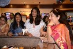 Anuradha Paudwal at Asha Khatau_s book launch in Foodhall, Mumbai on 13th Feb 2014 (7)_52fdfb854d689.JPG