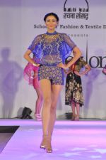 Model walks for Rachana Sansad fashion show in Dadar, Mumbai on 13th Feb 2014 (143)_52fdf8af32958.JPG