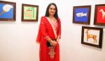 Padmini kolhapure at Bharat Tripathi_s Tirthankar exhibition in Mumbai on 13th Feb 2014 (2)_52fdb9ff9ac12.jpg