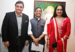 Rishi Kapoor, Bharat Tripathi & Padmini kolhapure at Bharat Tripathi_s Tirthankar exhibition in Mumbai on 13th Feb 2014_52fdba1282d0e.jpg