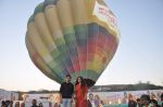 Farhan Akhtar and Vidya Balan on hot air balloon to promote Shaadi Ke Side Effects in Filmcity, Mumbai on 14th Feb 2014 (94)_52fede268dfa1.JPG