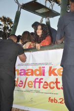 Vidya Balan on hot air balloon to promote Shaadi Ke Side Effects in Filmcity, Mumbai on 14th Feb 2014 (76)_52fede6a66436.JPG