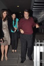 Kareena Kapoor, Karisma Kapoor, Randhir Kapoor at Randhir Kapoor_s private dinner on his bday in Hakkasan, Mumbai on 15th Feb 2014 (26)_53005d2bb4ebe.JPG