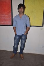 Vidyut Jamwal at Gaurav Bose_s art exhibition in Bandra, Mumbai on 15th Feb 2014 (57)_53005cf36e1a3.JPG