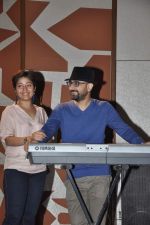 Sunidhi Chauhan with her husband Hitesh Sonik  at the recording of Amol Gupte_s music video in Mumbai on 16th feb 2014 (67)_5301a618e80c6.JPG