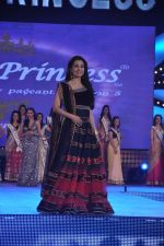 Juhi Chawla at Indian Princess finals in Juhu, Mumbai on 18th Feb 2014 (55)_530471ceab829.JPG