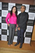 at the Press conference of Lakme Fashion Week 2014 in Mumbai on 17th Feb 2014 (40)_53044a1f6fb5b.jpg