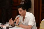 Shahrukh Khan at Living with KKR documentry on discovery Channel in Mumbai on 20th Feb 2014 (53)_5306199e52c28.jpg