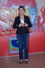 Madhuri Dixit on the sets of Boogie Woogie in Mumbai on 20th Feb 2014 (55)_5306f369f1694.JPG