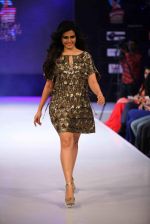 Koel Mallick walks for Rocky S on day 2 of Bengal Fashion Week on 22nd Feb 2014 (60)_5309f61280de2.jpg