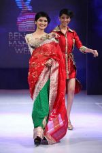 Model walks for Agnimitra Paul on day 2 of Bengal Fashion Week on 21st Feb 2014 (43)_5309f47971358.jpg