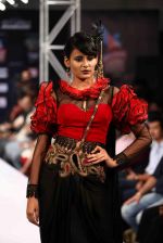 Model walks for Jaya Misra at Bengal Fashion Week day 1 on 21st Feb 2014 (24)_5309f40971f5b.jpg