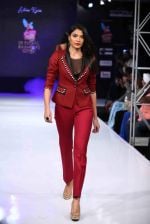 Model walk the ramp for Aslam Khan at Bengal Fashion Week on 23rd Feb 2014 (11)_530c9f023b784.jpg