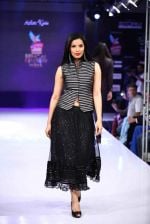 Model walk the ramp for Aslam Khan at Bengal Fashion Week on 23rd Feb 2014 (38)_530c9f0dedceb.jpg