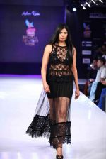 Model walk the ramp for Aslam Khan at Bengal Fashion Week on 23rd Feb 2014 (39)_530c9f0e4e88f.jpg