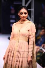 Model walk the ramp for Mona Pali at Bengal Fashion Week on 23rd Feb 2014 (15)_530c9f10d3dd1.jpg