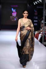 Model walk the ramp for Mona Pali at Bengal Fashion Week on 23rd Feb 2014 (19)_530c9f1246753.jpg