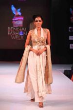 Model walk the ramp for Mona Pali at Bengal Fashion Week on 23rd Feb 2014 (4)_530c9f0cd87ea.jpg