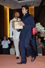 Abhishek Bachchan at Rajiv and Megha_s wedding reception in Sahara Star, Mumbai on 25th Feb 2014 (51)_530dd2c23f017.JPG