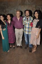 Sakshi Bhatt, Nilima Bhatt, Mukesh Bhatt, Vishesh Bhatt at Shaadi Ke Side Effects screening in Lightbox, Mumbai on 27th Feb 2014 (51)_531079aaa0982.JPG